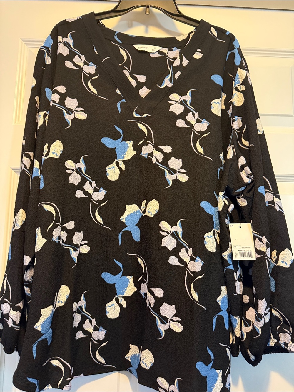 Nine West Women’s Black Floral V-Neck Tunic Blue & Cream Accents Size 3X NWT